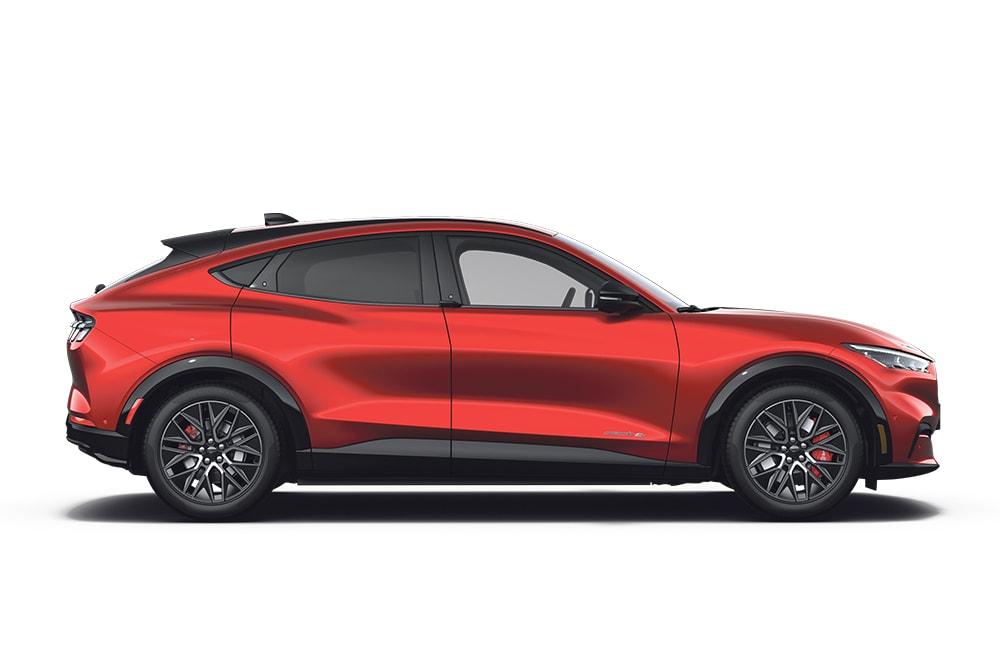 Roter Ford Mustang Mach-E, Teil der Performance-Auto-Reihe von Ford.