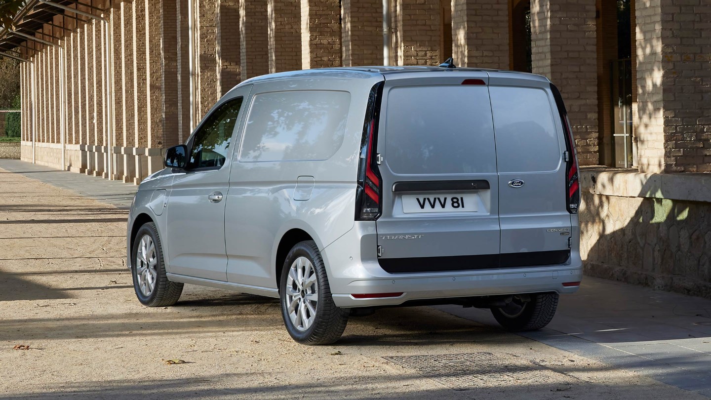 Rückansicht des Ford Transit Connect in Stardust Silver.