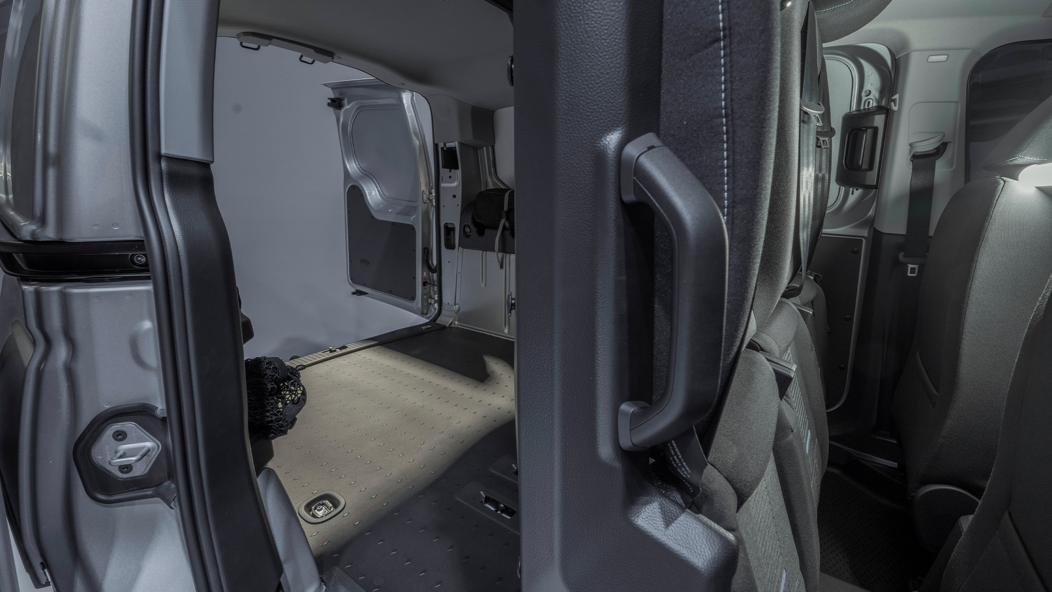 Ford Transit Connect Innenraum mit FlexCab beweglicher Trennwand